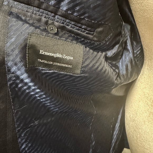 Ermenegildo Zegna Men's Black and Gray Pinstripe 3 Button Blazer - Picture 7 of 9